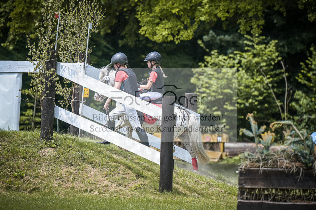 DOS_5341 | Entdecke hochwertige Reitturnierfotos von Foto Oger. Professionell, emotional und authentisch – jetzt Lieblingsmomente im Shop bestellen.Deutschlandweite Turnierfotografie. - Realisiert mit Pictrs.com