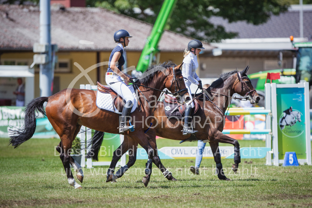 220717_LC_M1-Springen-617 | Deine schönsten Turniermomente als professionelle Fotos! Entdecke hochwertige Pferdesport-Fotografie im Online-Shop. Jetzt Fotos finden & bestellen!
