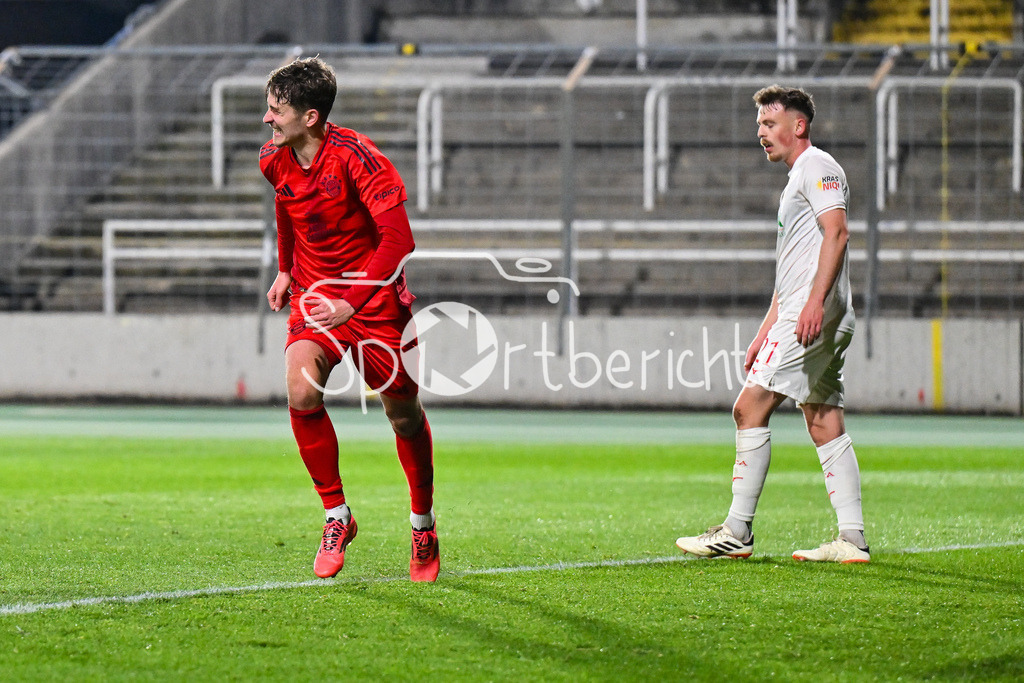 FC Bayern Amateure - FC Augsburg II | Jubel der kleinen Bayern nach dem Treffer zum 1-1 durch Gabriel MARUSIC (FC Bayern München II #5) / Tor / Torschuetze / Freude / Happy / Regionalliga Bayern: FC Bayern Muenchen II - FC Augsburg II, Gruenwalder Stadion am 14.03.2025