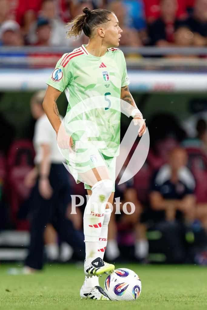 Norway v Italy - UEFA Women's EURO 2025 Quarter-Final | GENEVA, SWITZERLAND - JULY 16: Elena Linari of Italy controls the ball  during the UEFA Women's EURO 2025 Quarter-Final match between Norway and Italy at Stade de Geneve on July 16, 2025 in Geneva, Switzerland. (Photo by Giuseppe Velletri/Sports Press Photo/Getty Images)