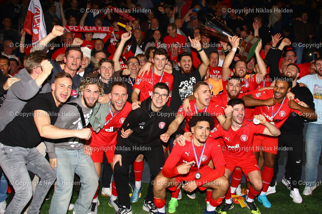 NH_SHFVHallenmasters2024_WunderinoArena_14012024 | Der FC Kilia Kiel bejubelt den Sieg bei den SHFV Hallenmasters 2024.

SHFV Hallenmasters 2024 I Wunderino-Arena I 14.01.2024