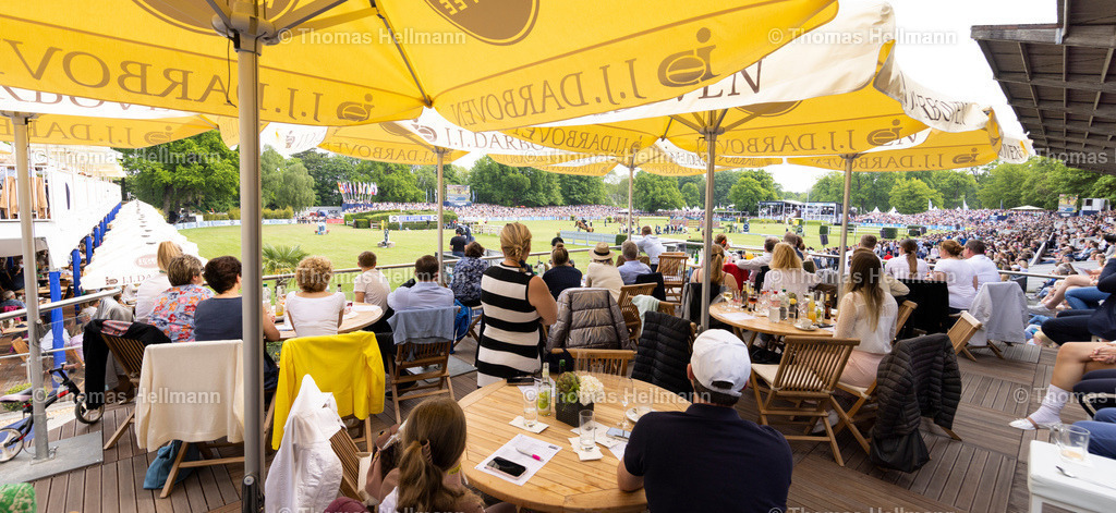 TH_Übersicht Massen_8513 | Deutsches Spring- und Dressur-Derby 2023 am 21.05.23 in Hamburg, Derby Platz Klein Flottbek, Thomas Hellmann, _H_R1860