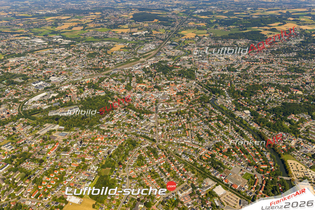 Übersichts Bild Herford - Die Luftaufnahme wurde 2025 vom UL-Flugzeug heraus erstellt ( keine Drohnenaufnahme ) - Hochauflösende Luftaufnahme - für Wandbilder und großformatige Ausdrucke geeignet. Das besondere Geschenk!Hier alle&nbsp;Infos zur Lizenzierung der LuftaufnahmeWir fliegen auch dieses Jahr wieder in Ihre Region um Luftbilder zu erstellen.- Luftbild anfragen