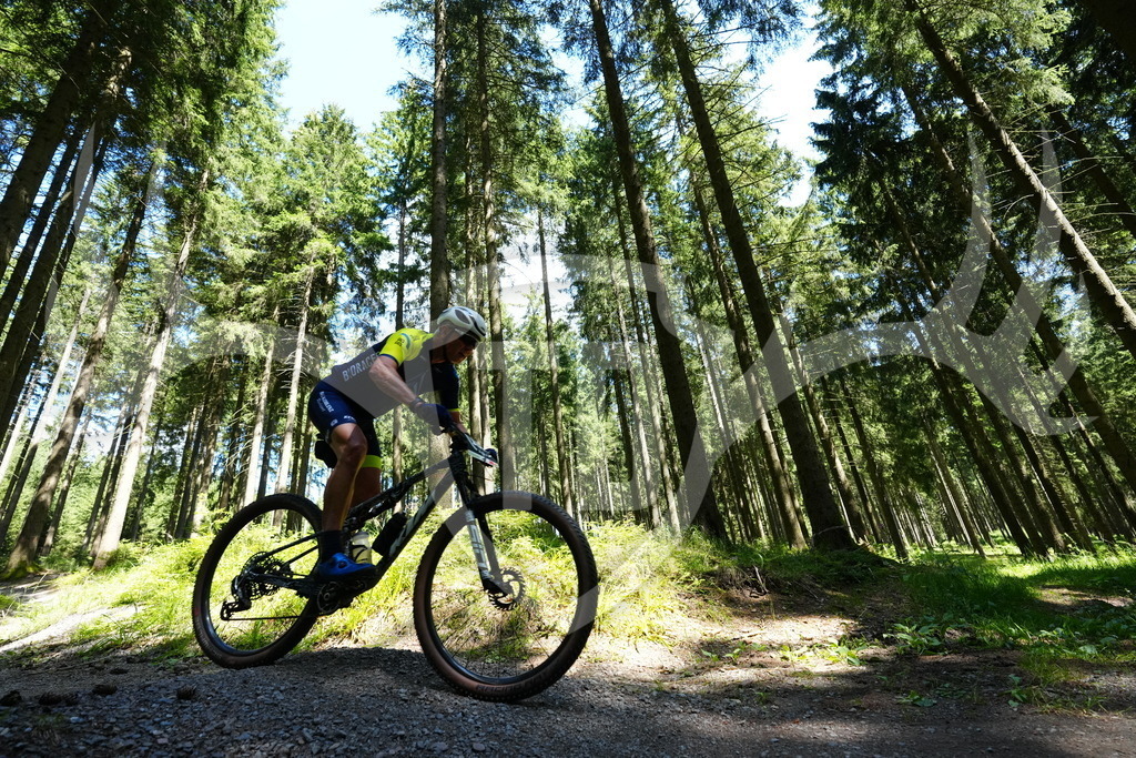 FC100836 | Fotogalerie der Treibjagd im Dunkelwald - Dein MTB Etappenrennen im Erzgebirge - Realisiert mit Pictrs.com
