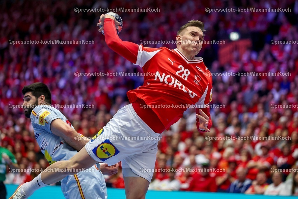EHF24012602030 | 24.01.2026, Handball, Men's EHF EURO 2026, Dänemark -Spanien, Jyske Bank Boxen in Herning, Dänemark, Main Round:  Lasse Bredekjaer Andersson (Denmark #28)