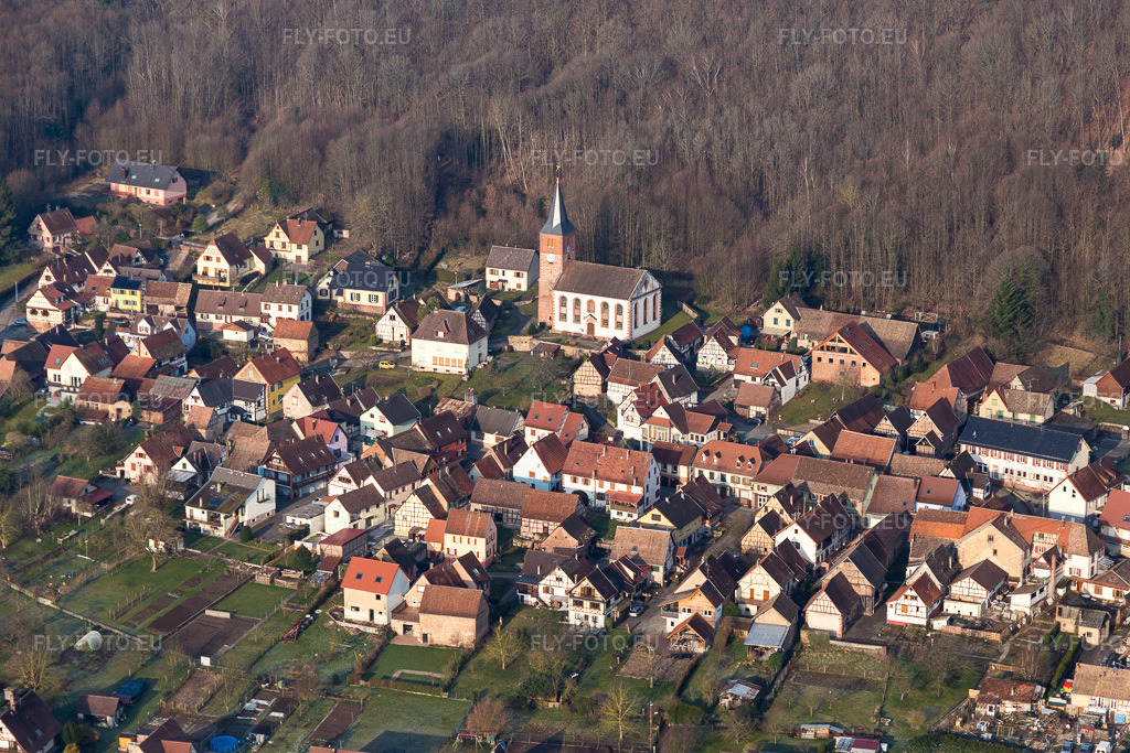 Vue aérienne: Vue de la ville à Ernolsheim-lès-Saverne dans le département Bas Rhin, France. Photo: IMG_105340.jpg prise le 25/03/2018 par Werner Riehm/FLY-FOTO.euRésolution de l'original: 5472 x 3648 px