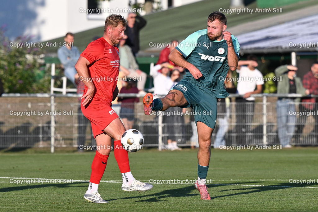 PSV Neumünster vs TSB Flensburg | Ben Luca Nohns (PSV #9) vs Felix Stüwe (TSB #19) / Fußball-Oberliga Männer 2026/2027 / PSV Neumünster vs TSB Flensburg / PSV Stadion Platz A / Neumünster / 07.08.26 - Realisiert mit Pictrs.com