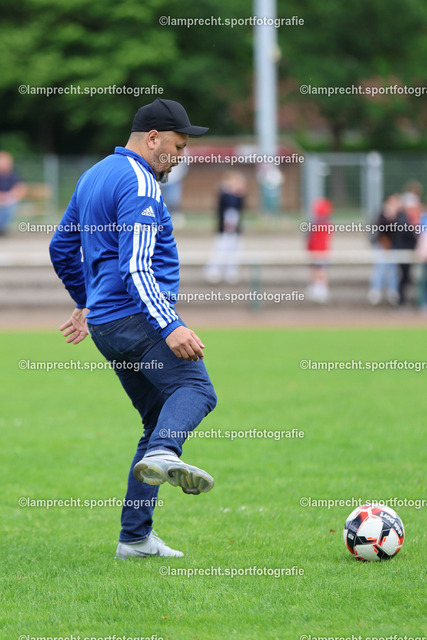 Fußball I Junioren I Kreispokal Lübeck I Finale I JSG Concordia Lübeck - TSV Siems I 09.06.2025.011 | Ahmet Hidir (Trainer, JSG Concordia Lübeck) - Realisiert mit Pictrs.com