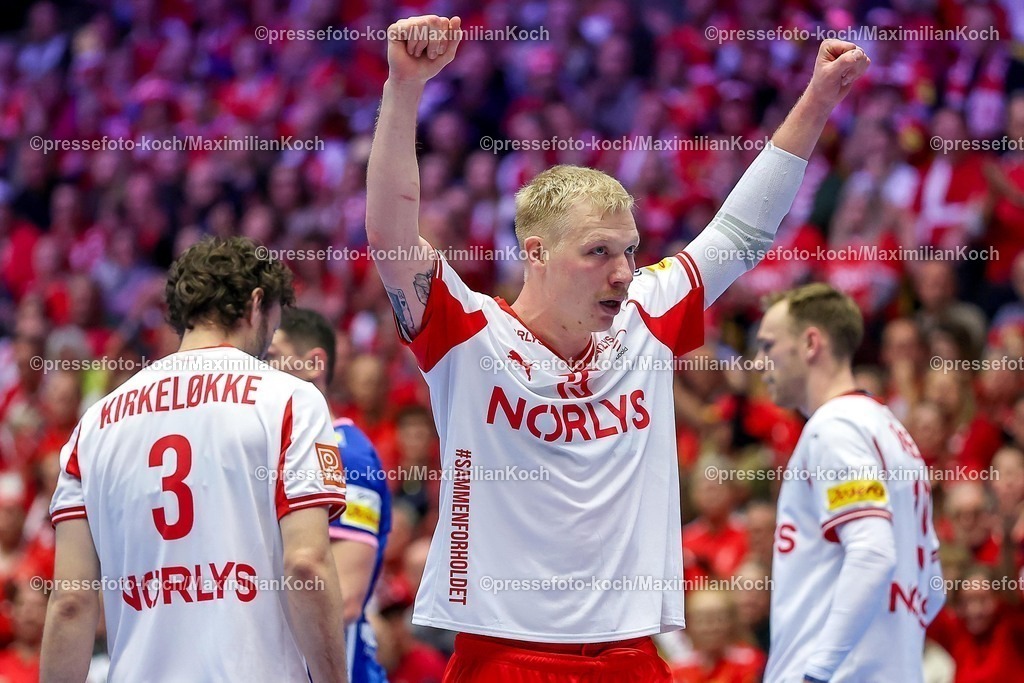 EHF22012603193 | 22.01.2026, Handball, Men's EHF EURO 2026, Frankreich - Dänemark, Jyske Bank Boxen in Herning, Dänemark, Main Round:  Magnus Saugstrup Jensen (Denmark #15) jubelnd