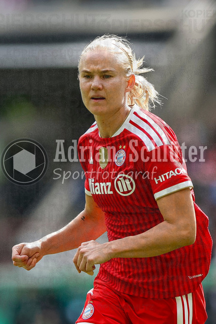 14.05.2026, GER, Fussball, Frauen, DFB-Pokal, Finale, Saison 2025/2026, VfL Wolfsburg - FC Bayern München | Pernille Harder (Bayern) schaut