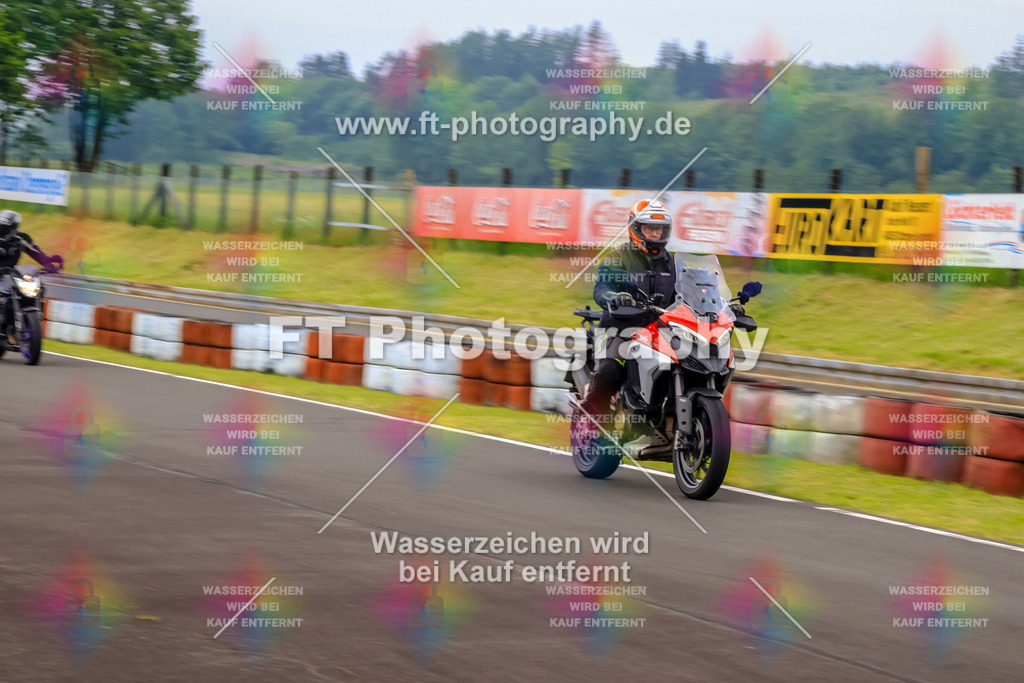 OBK-5542 | Hier findet Ihr Bilder von Touristenfahrten auf der Nürburgring Nordschleife oder von anderen Veranstaltungen die ich besucht habe. Viel Spass beim Durch Schauen 