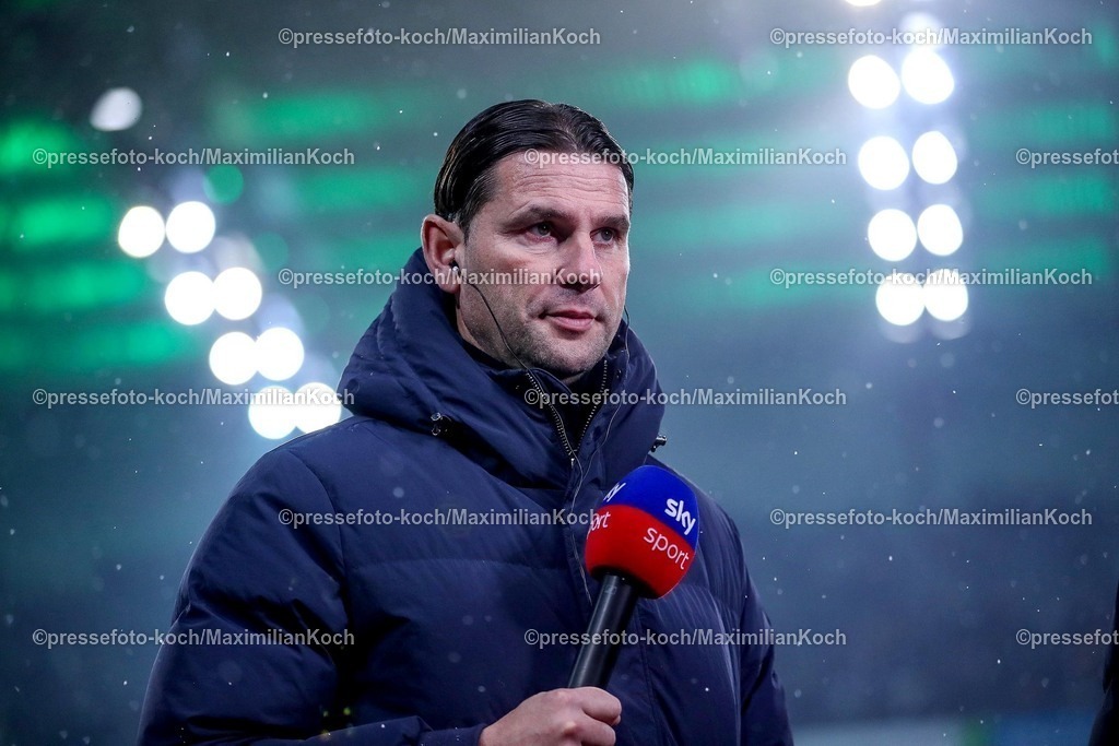 BMG11012502132 | 11.01.2025, Fußball, Borussia Mönchengladbach - FC Bayern München, 1. Fußball Bundesliga, Borussia-Park, Saison 2024 2025: Trainer Gerardo Seoane (Cheftrainer Mönchengladbach)DFB regulations prohibit any use of photographs as image sequences and or quasi-video.