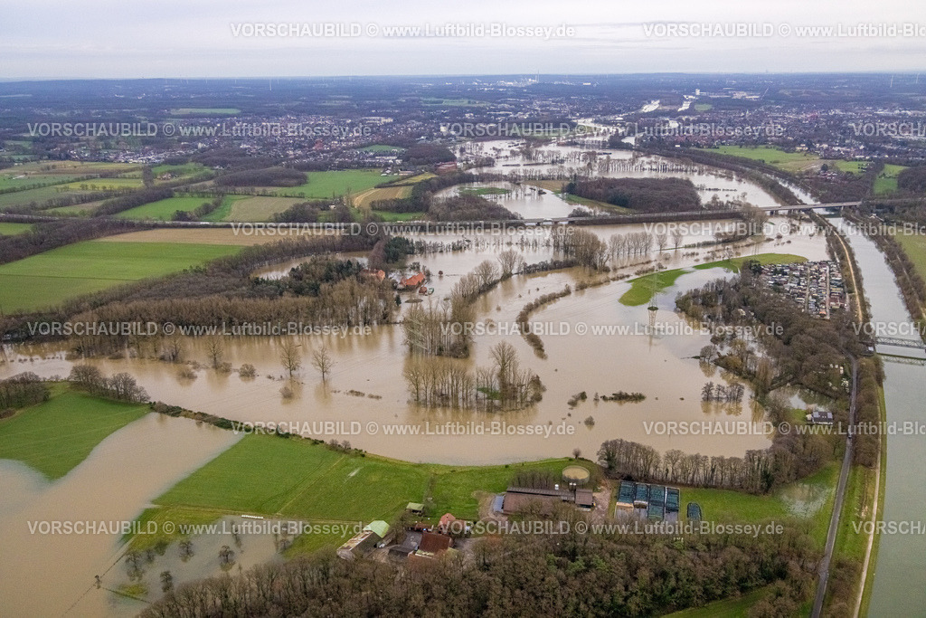 Schermbeck231204171Lippe | Luftbild vom Hochwasser der Lippe, Weihnachtshochwasser 2023, Fluss Lippe tritt nach starken Regenfällen über die Ufer, Überschwemmungsgebiet am Gut Haus Hagenbeck, Brücke der Autobahn A31 über die Lippeaue Holsterhausen, Wesel-Datteln-Kanal, Östrich, Dorsten, Ruhrgebiet, Nordrhein-Westfalen, Deutschland
