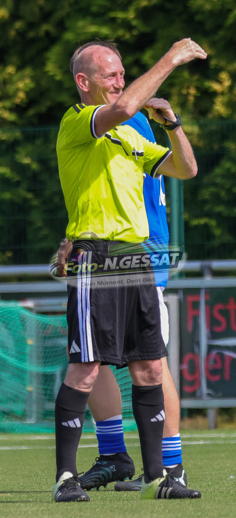 SC Enger - TuS Bruchmühlen | Auf dem Bild zu sehen: Schiedsrichter: Karsten RichterBünder SV, TuS Bruchmühlen II, Saison 26/27, Kreisliga A, Enger, Deutschland - Realisiert mit Pictrs.com