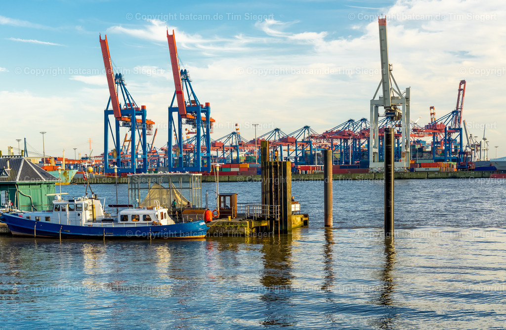 Hamburg-Hafenblick | Hafen Hamburg Blick über die Elbe - Realisiert mit Pictrs.com