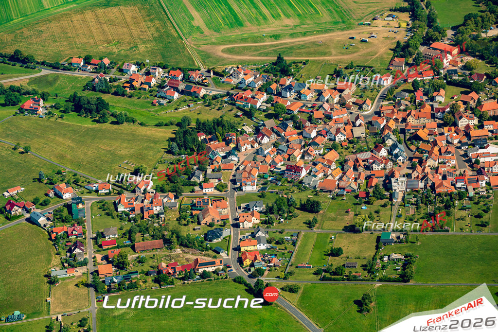 Luftbild der Stadt Oechsen - Die Luftaufnahme wurde 2025 vom UL-Flugzeug heraus erstellt ( keine Drohne ) - Hochauflösende Luftaufnahme - für professionelle Ausdrucke geeignet. Die Geschenkidee !Hier alle&nbsp;Infos zur Lizenzierung der LuftaufnahmeWir fliegen auch dieses Jahr wieder in Ihre Region um Luftbilder zu erstellen.- Luftbild anfragen