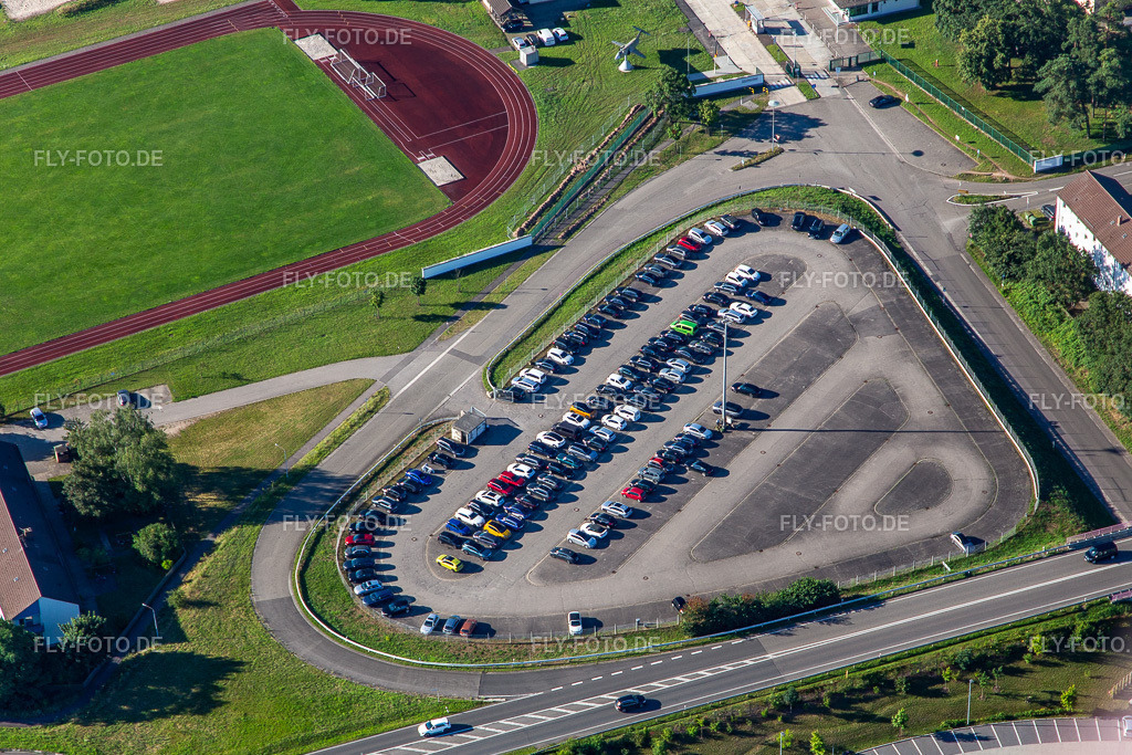 Parkplatz an der Hexenbrücke | Luftbild: Parkplatz an der Hexenbrücke in Germersheim im Bundesland Rheinland-Pfalz in Deutschland. Foto: IMG_142510.jpg vom 09.07.2024 durch ©2025 Werner Riehm fly-foto.de/copyright - Realisiert mit Pictrs.com