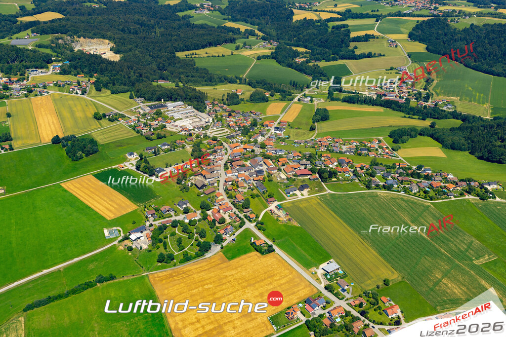 Aktuelles Luftbild von Oberpolling Fürstenstein - Die Luftaufnahme wurde 2022 mittels UL-Flugzeug erstellt ( keine Drohne ) - hochauflösende Kamera-Systeme von  Canon -Beste Qualität - Für grossformatige Ausdrucke geeignet. Die Geschenkidee !