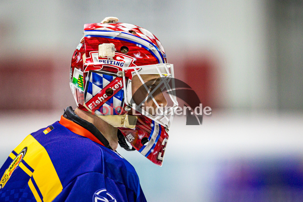Achtelfinale Spiel 2 EC Peiting vs ESC Wohnbau Moskitos Essen | Eishockey Oberliga Süd Playoffs 2023/2024, Achtelfinale Spiel 2 EC Peiting vs ESC Wohnbau Moskitos Essen, 20240305,
Konrad FIEDLER (ECP Goali 30) Portrait,
2024-03-05 in Peiting (Eisstadion)
30 Konrad FIEDLER (ECP Goali 30)
Copyright: WolfgangxLindner foto-lindner.de