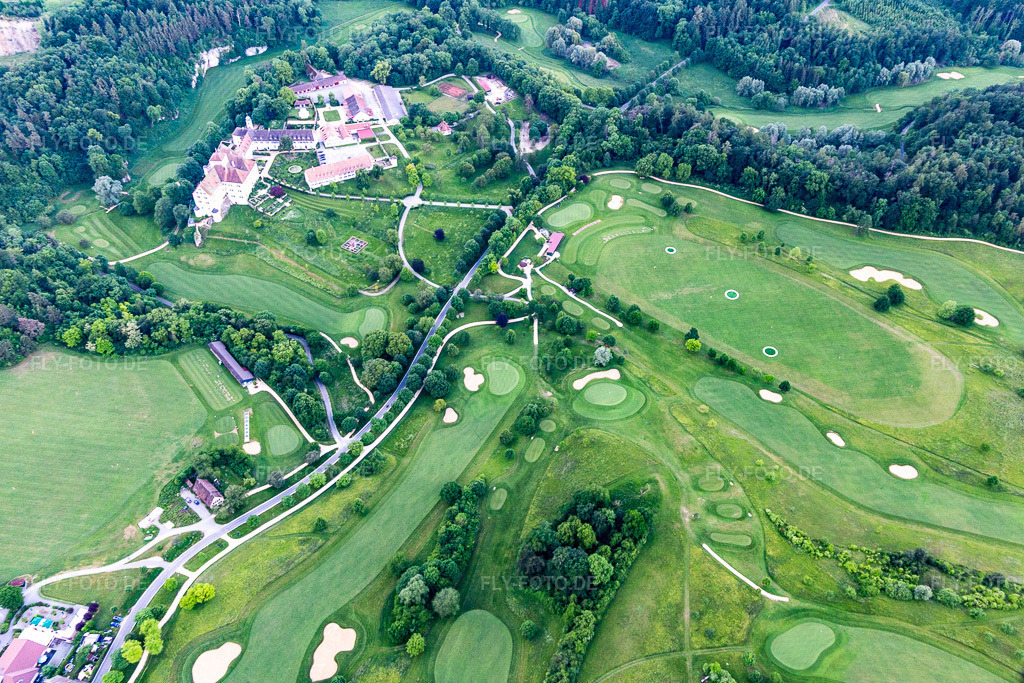 Luftbild: Der Country Club Schloss Langenstein - Der Golfplatz am Bodensee im Ortsteil Orsingen in Orsingen-Nenzingen im Bundesland Baden-Württemberg in Deutschland. Foto: IMG_131764.jpg vom 25.05.2022 durch Werner Riehm/FLY-FOTO.deTurniere & Veranstaltungen | GC Schloss Langenstein