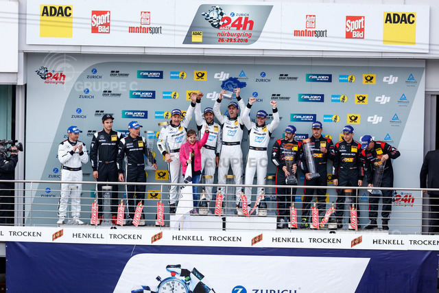 24hNbg16_B129930_TH | (l.-r.): Christian Hohenadel, Christian Vietoris, Renger Van der Zande, Bernd Schneider, Adam Christodoulou, Manuel Metzger, Maro Engel, Maximilian Götz, Lance David Arnold, Jan Seyffarth, Uwe Alzen - Realisiert mit Pictrs.com