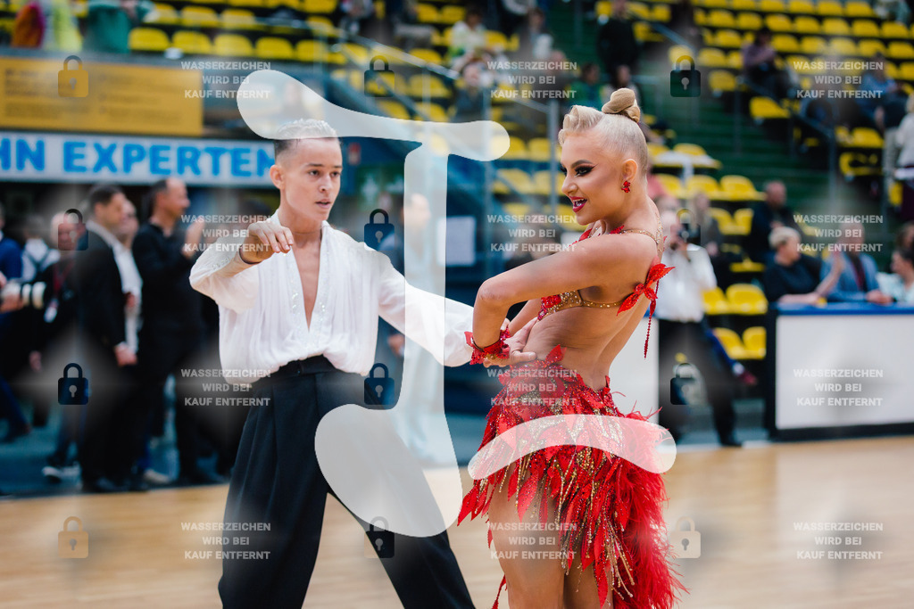 Hessen Tanzt WDSF Open Junior II Latin 4th (260) Jelisei Zemljannikov _ Gertrude Sofia Kirkmann (Finland)-2025-05-18-5542 | Webshop for digital downloads and prints of dance sport, event & show photographer Julian Link - Realisiert mit Pictrs.com