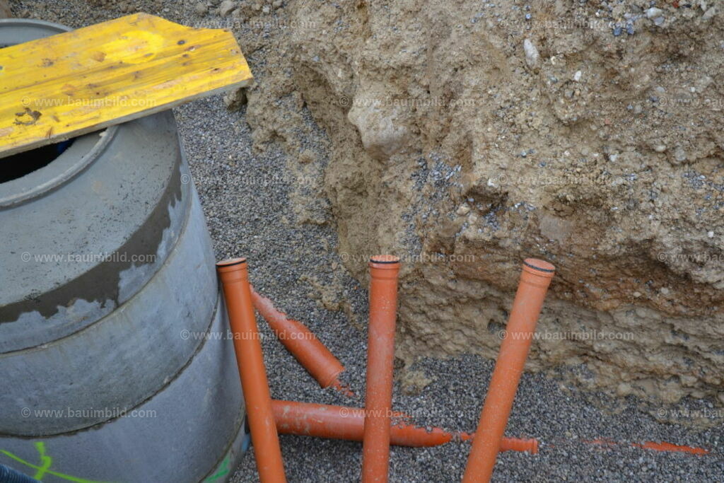 bib-lg03-abwasserkanal-0095 | Nach LV-Leistungsgruppen sortierte Detailfotos über den Bau eines Hauses. Alle Hausbau-Bilder direkt vom Urheber und Autor der Website Haus-Selber-Bauen.com