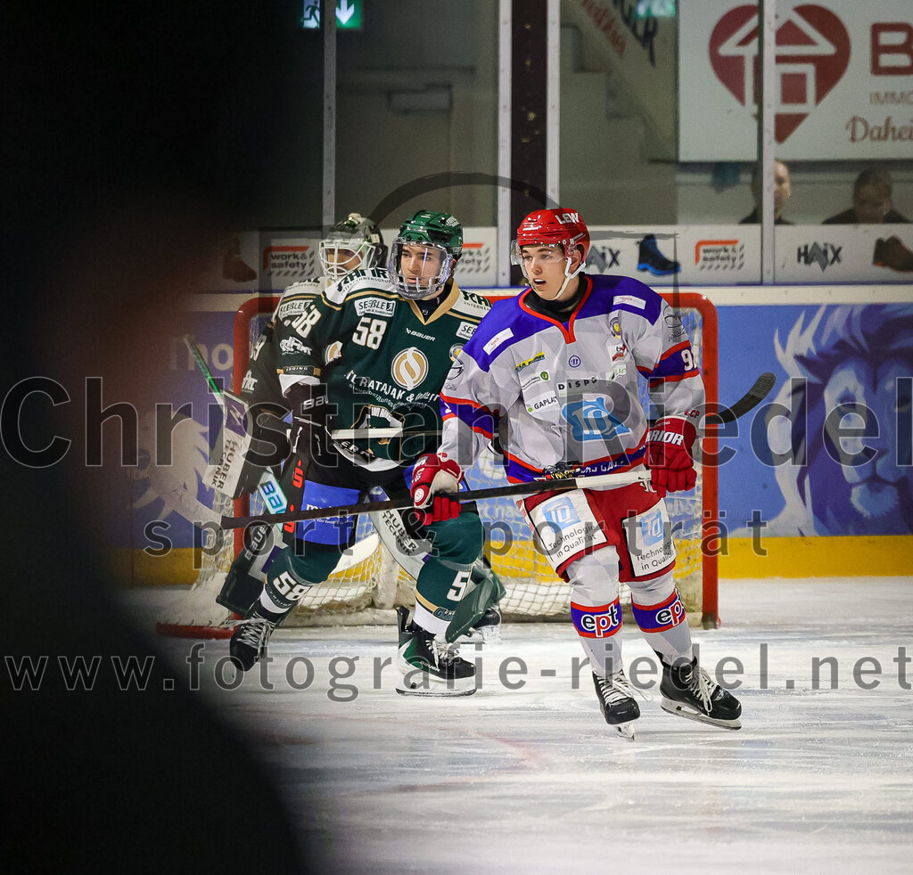 2025-11-30_119_TSV_Erding_gegen_EC_Peiting | Erding, Deutschland, 30.11.2025:Eishockey, Oberliga Süd 2025 / 2026, 22. Spieltag, TSV Erding gegen EC Peiting, Endergebnis: 5:1Torwart Leon Meder (Erding Gladiators, #39), Paul Pfenninger (Erding Gladiators, #58)Foto: Christian Riedel / fotografie-riedel.net