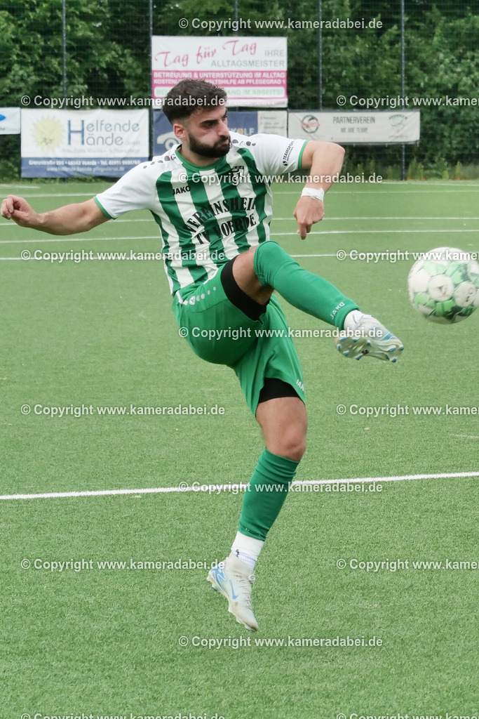 Fußball : Bezirksliga : TV Voerde - FC Sterkrade 72 | Fußball : Bezirksliga : TV Voerde - FC Sterkrade 72 am 25.05.2025 in Voerde - Realisiert mit Pictrs.com