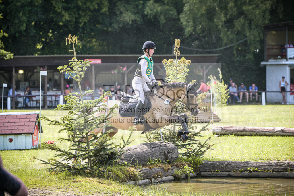 DOS_0077 | Entdecke hochwertige Reitturnierfotos von Foto Oger. Professionell, emotional und authentisch – jetzt Lieblingsmomente im Shop bestellen.Deutschlandweite Turnierfotografie. - Realisiert mit Pictrs.com