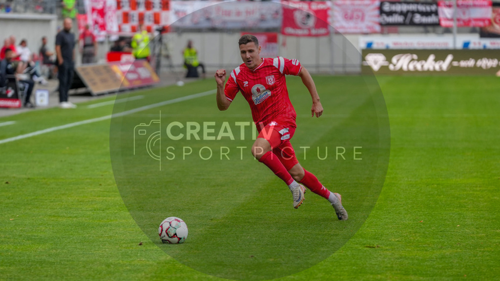 Fußball, Herren, Saison 2025/2026, Regionalliga Nordost, 5. Spieltag, Hallescher FC vs. FSV 63 Luckenwalde, Dienstag 26.08.2025, Leuna-Chemie-Stadion Halle, | Fußball, Herren, Saison 2025/2026, Regionalliga Nordost, 5. Spieltag, Hallescher FC vs. FSV 63 Luckenwalde, Dienstag 26.08.2025, Leuna-Chemie-Stadion Halle, Im Bild: Marius Hauptmann (Halle) - Realisiert mit Pictrs.com