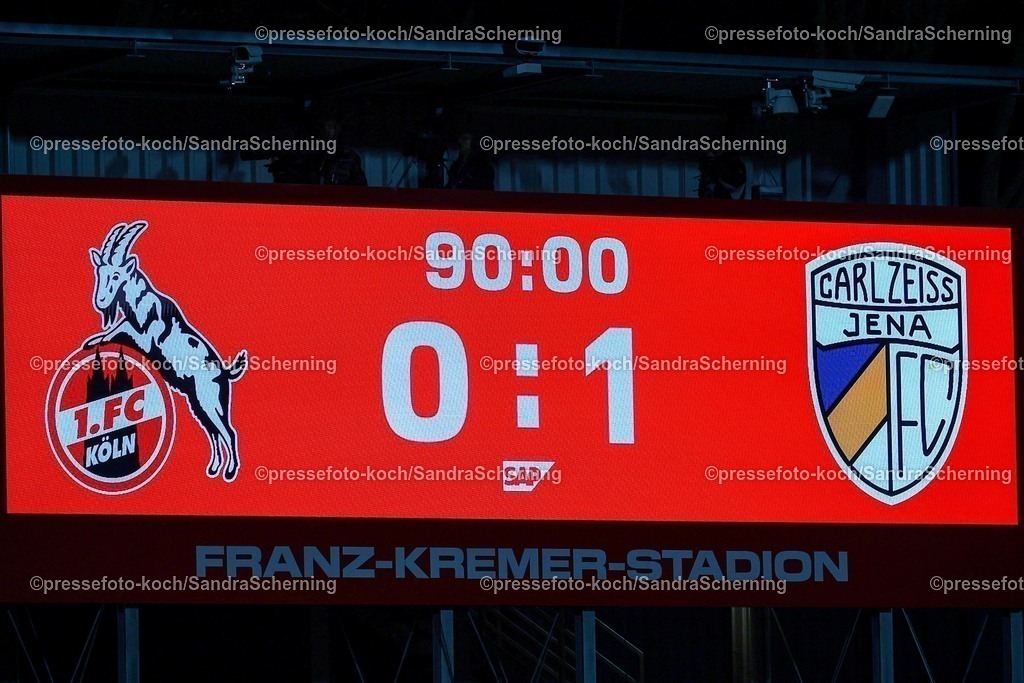 xSSCHx14122501044  | 14.12.2025, xsscx, Frauen Fussball, 1. FC Koeln - FC Carl Zeiss Jena, 1. Fußball Bundesliga, 13. Spieltag, Franz-Kremer-Stadion, Saison 2025 2026: Anzeigetafel zum 0:1 Endstand des Sieges von Carl Zeiss Jena gegen den 1. FC Koln DFB regulations prohibit any use of photographs as image sequences and or quasi-video. Photo:xSandraxScherningxPressefotoKochx