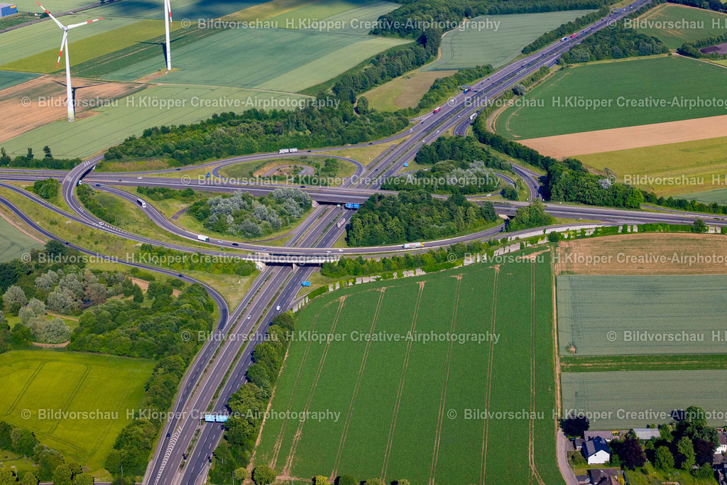 Luftbild Mönchengladbach-3594 | Luftbildfotografie Autobahndreieck der BAB A in Mönchengladbach im Bundesland Nordrhein-Westfalen, Deutschland - Realisiert mit Pictrs.com