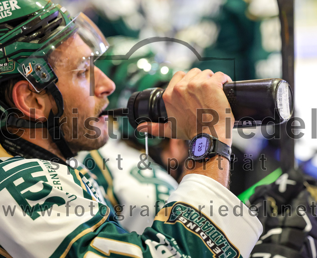 2025-09-26_037_TSV_Erding_gegen_SC_Riessersee | Erding, Deutschland, 26.09.2025:Eishockey, Oberliga Süd 2025 / 2026, 3. Spieltag, TSV Erding gegen SC Riessersee, Endergebnis: 3:5Maximilian Forster (Erding Gladiators, #81)Foto: Christian Riedel / fotografie-riedel.net