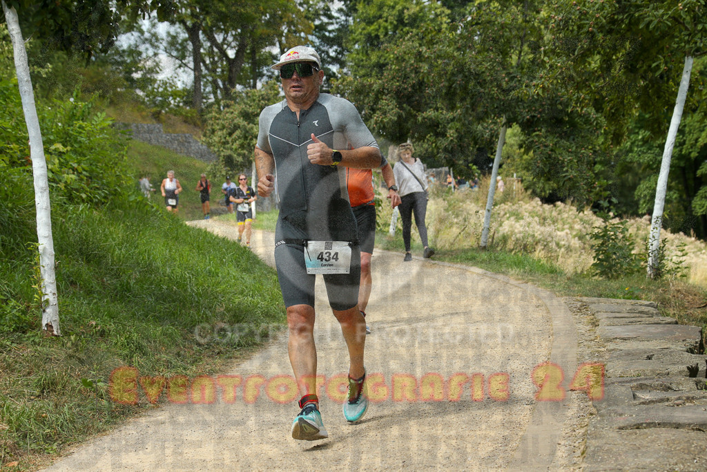 250824_1342_EX1_3350 | Sportfotografie im Rhein-Sieg Kreis, Köln, Bonn, NRW, Rheinland Pfalz, Hessen, etc. Unser Tätigkeitsfeld umfasst den Laufsport vom Volkslauf über den Marathon, Duathlon, Triathon bis zum Ultralauf wie Kölnpfad Ultra oder Schindertrail.