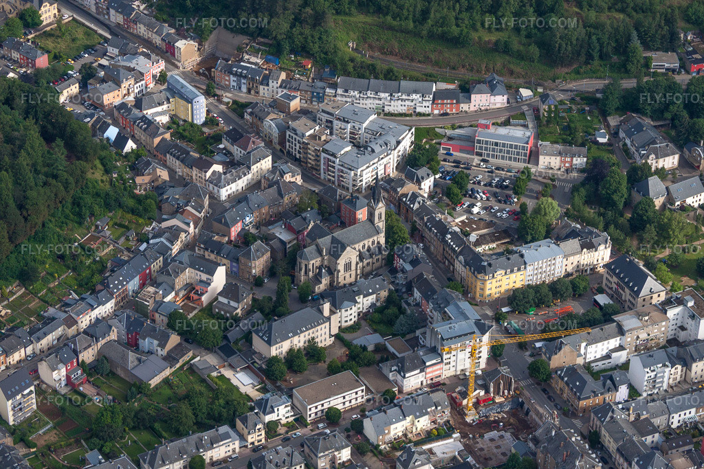 Aerial view: Church building in Rumelange in District de Luxembourg in Rümelingen in the state Esch an der Alzette, Luxembourg. – Photo: IMG_50566.jpg taken on 06/23/2012 by Werner Riehm/FLY-FOTO.com – Resolution of the original: 4297 x 2865 px