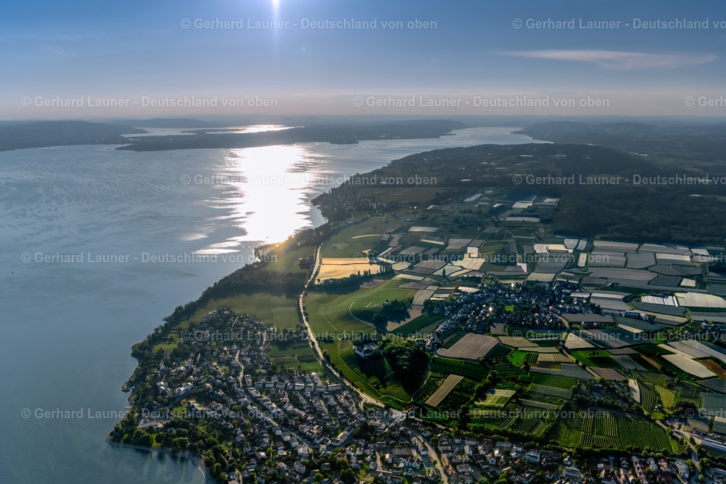 4028716 | IMMENSTAAD AM BODENSEE 17.05.2020 Stadtteilansicht mit angrenzenden Landwirtschaftsflächenbereich im Stadtgebiet in Immenstaad am Bodensee im Bundesland Baden-Württemberg, Deutschland. // District view with adjoining agricultural areas in the urban area in Immenstaad am Bodensee in the state Baden-Wuerttemberg, Germany. Foto: Gerhard Launer
