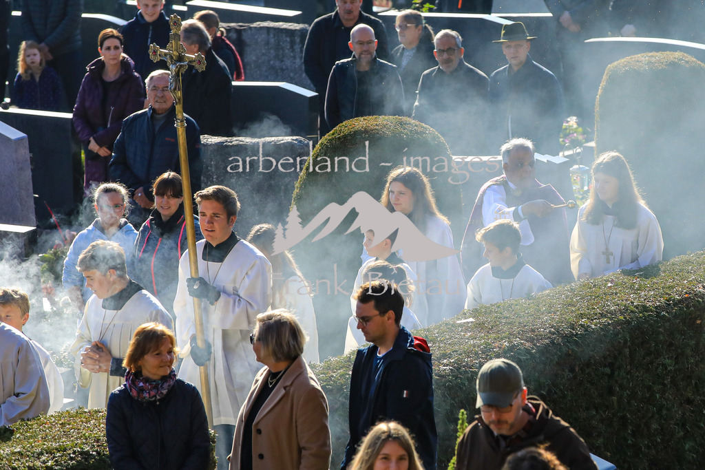 OE7A7631 | Gräbersegnung durch Pfarrvikar Pater Antu Koyikkara