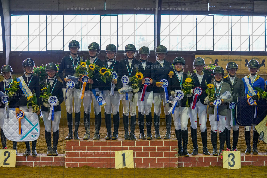 20221002-FAH09504 | Obberbayerische Meisterschaften Vielseitigkeit 2022, Schwäbische Meisterschaften Vielseitigkeit 2022, Mertingen, Schwaben, Bayern, Geländeturnier, Buschreiter, Turnierfotografen Bayern, Fotoagentur Herrmann,  Bayerische Meisterschaften VS Jun. / JR / Pony:, Turnierbilder, Pferdebilder, Turnierfotos, Pferdesortfotografie, Reitsportfotograf, Pferdeshooting