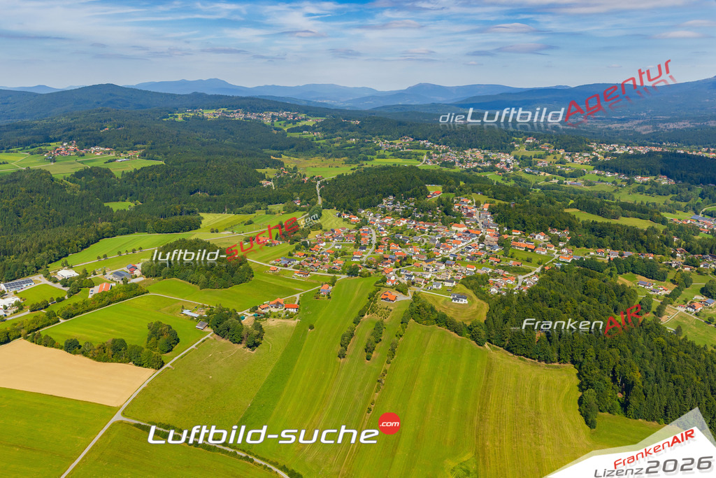 Schrägluftbild  Oberkreuzberg  Spiegelau - Das Luftbild wurde 2025 vom UL-Flugzeug heraus erstellt ( keine Drohne ) - Hochauflösende Luftaufnahme -Nicht vergleichbar mit Google Maps oder Satelittenbilder- Die Geschenkidee !Mit Lizenz und Bildrechte bestellbar