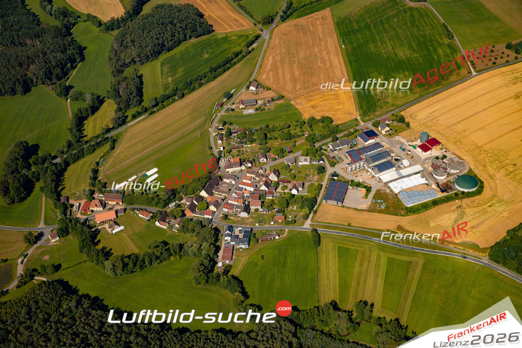 Das Luftbild zeigt : Neuschauerberg Emskirchen - Die Luftaufnahme wurde 2024 vom UL-Flugzeug aus erstellt ( keine Drohne ) - Hochauflösende Luftaufnahme - Für grossformatige Ausdrucke geeignet. Die Geschenkidee !Mit Lizenz und Bildrechte bestellbar