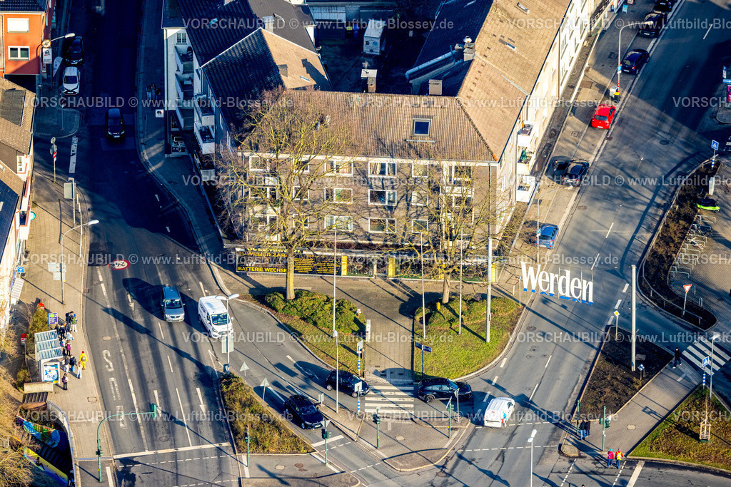 Essen260100783 | Luftbild, Schriftzug und Logo WERDEN über die Abteistraße an der Kreuzung Brückstraße und Treidelplatz, Werden, Essen, Ruhrgebiet, Nordrhein-Westfalen, Deutschland