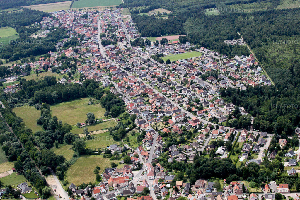 Luftbild: Ortsansicht in Schirrhoffen im Bundesland Bas-Rhin in Frankreich. Foto: IMG_19106.jpg vom 20.06.2009 durch Werner Riehm/FLY-FOTO.de