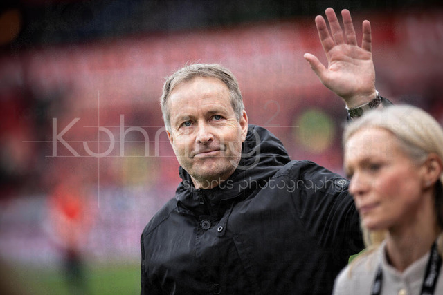 German Bundesliga, Bayer 04 Leverkusen vs. FC Bayern München, 14.03.2026 | LEVERKUSEN, GERMANY - MARCH 14:  Kasper Hjulmand (Head Coach Bayer 04 Leverkusen) before the German Bundesliga match on gameday 26 between Bayer 04 Leverkusen vs. FC Bayern München at BayArena on March 14, 2026 in Leverkusen, Germany. DFL REGULATIONS PROHIBIT ANY USE OF PHOTOGRAPHS AS IMAGE SEQUENCES AND/OR QUASI-VIDEO.