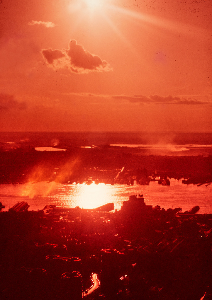 12USA_NYC_HudsonRiver_1964_8761 | Beegebilder online. 
BIldarchiv von Beege Fotodesign mit ausgewählten Werken, die sich besonders gut für die Dekoration Ihrer Räume oder Wände eignen. 