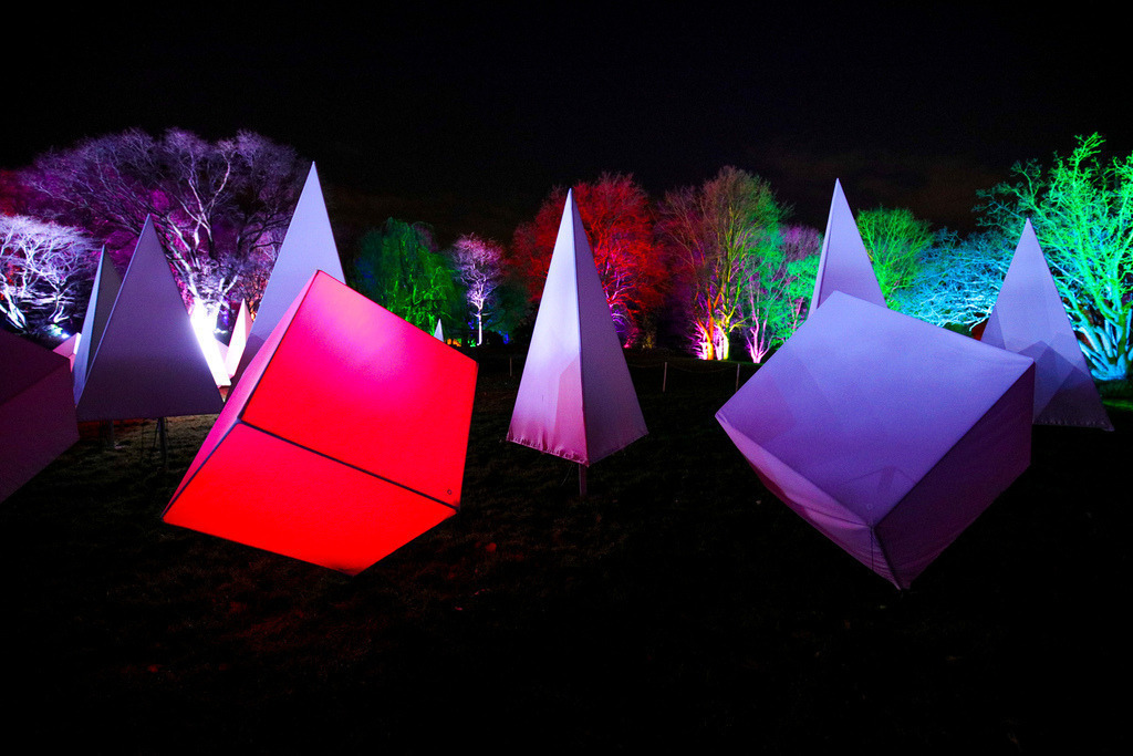 Parkleuchten_GrugaEssen24_19 | Bildergalerie von Sport-Ereignissen aber auch von weiteren spannenden Dingen - nicht nur vom Niederrhein. In Anlehnung an den bekannten Spruch von Hanns Dieter Hüsch heißt das Motto: "Niederrhein ist überall".  - Realisiert mit Pictrs.com