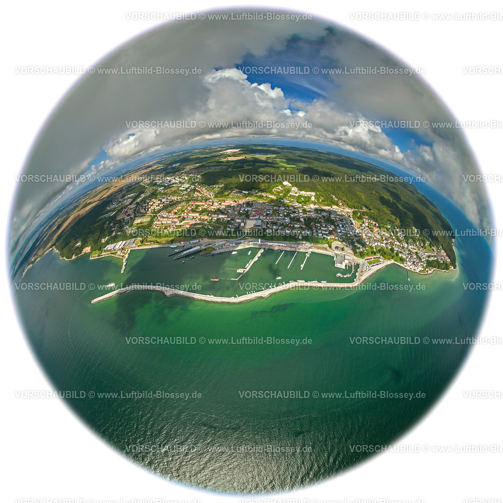 Ruegen12083219Sassnitz2 | Luftbild, Sassnitz mit Hafeneinfahrt und Mole, Fischaugenlinse, fisheyeobjektiv, rundes Bild,  Sassnitz, Insel Rügen, Mecklenburg-Vorpommern, Deutschland, Europa