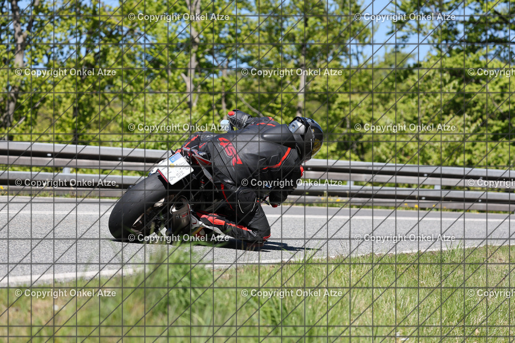 IMG_9814 | Fotograf am Kyffhäuser. Onkel Atze. Kyffhäuser Rennstrecke. Café36. Motorsportfotografie. - Realisiert mit Pictrs.com
