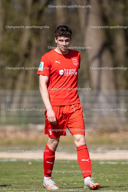 Fußball I Junioren I Saison 2025-2026 I DFB-Nachwuchsliga I 8. Spieltag I JFV Lübeck - 1. FC Magdeburg 51 | Lennard Bruno Luth (9, JFV Lübeck) - Realisiert mit Pictrs.com