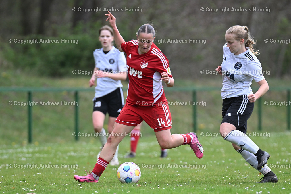 Fußball I Frauen I Saison 2024-25 I Oberliga I FC Jesteburg-Bendestorf - SpVg Aurich Frauen I 13.4.2025 | a-hannig - Realisiert mit Pictrs.com